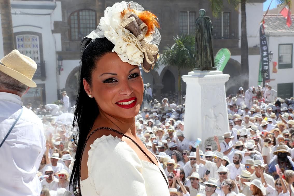 Una 'indiana' en la Plaza de España, rebautizada para la ocasión, como Plaza de La Habana. Foto: NOVAFOTO