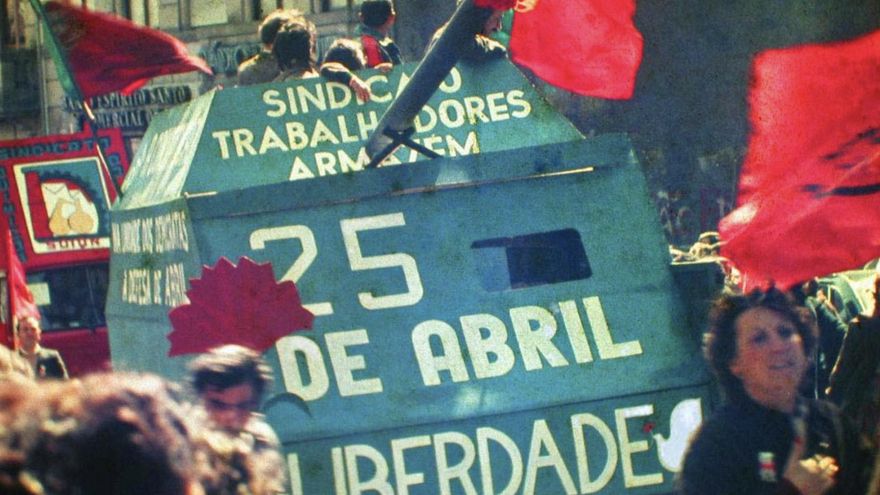 Un tema romántico en Eurovisión fue el código secreto de la Revolución de los Claveles en Portugal