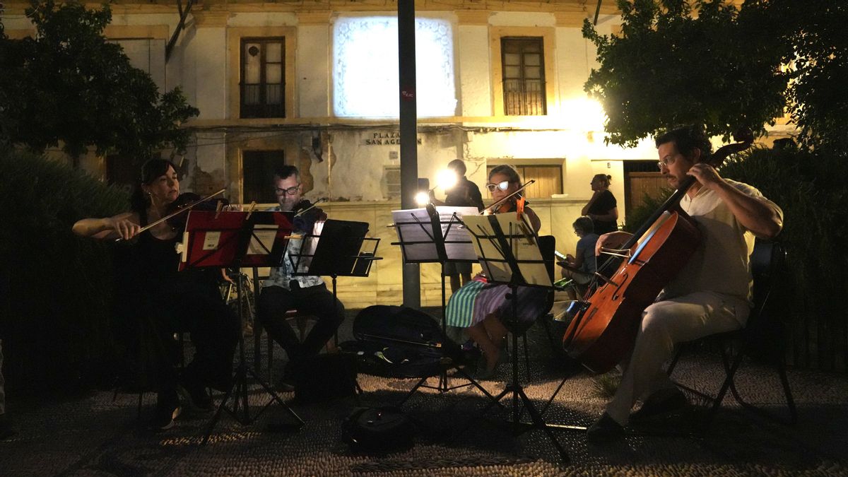 Proyección de cine simbólica en la plaza San Agustín