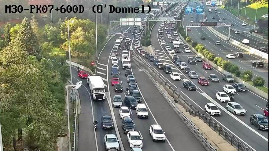 Madrid vuelve a los niveles de atascos previos a la pandemia: "Es decepcionante no haber aprendido nada"