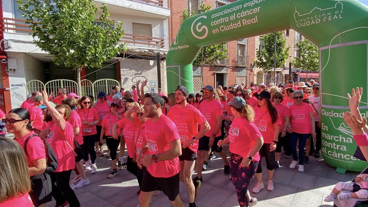 Alcázar de San Juan acogerá una nueva 'marea rosa' en la X Carrera de La Mujer contra el Cáncer el 24 de mayo