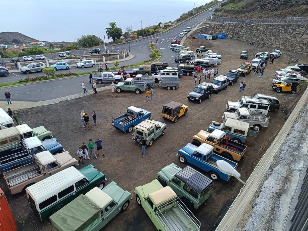 La II Concentración ‘Hierros de Mazo’ reúne a decenas de todoterrenos históricos.