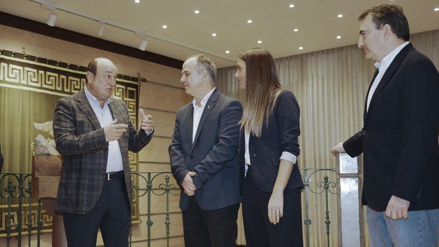 La ‘vasquitis’ catalana se hace de derechas: "Puigdemont parece del PNV cuando dice que negociará con quien esté en la Moncloa"