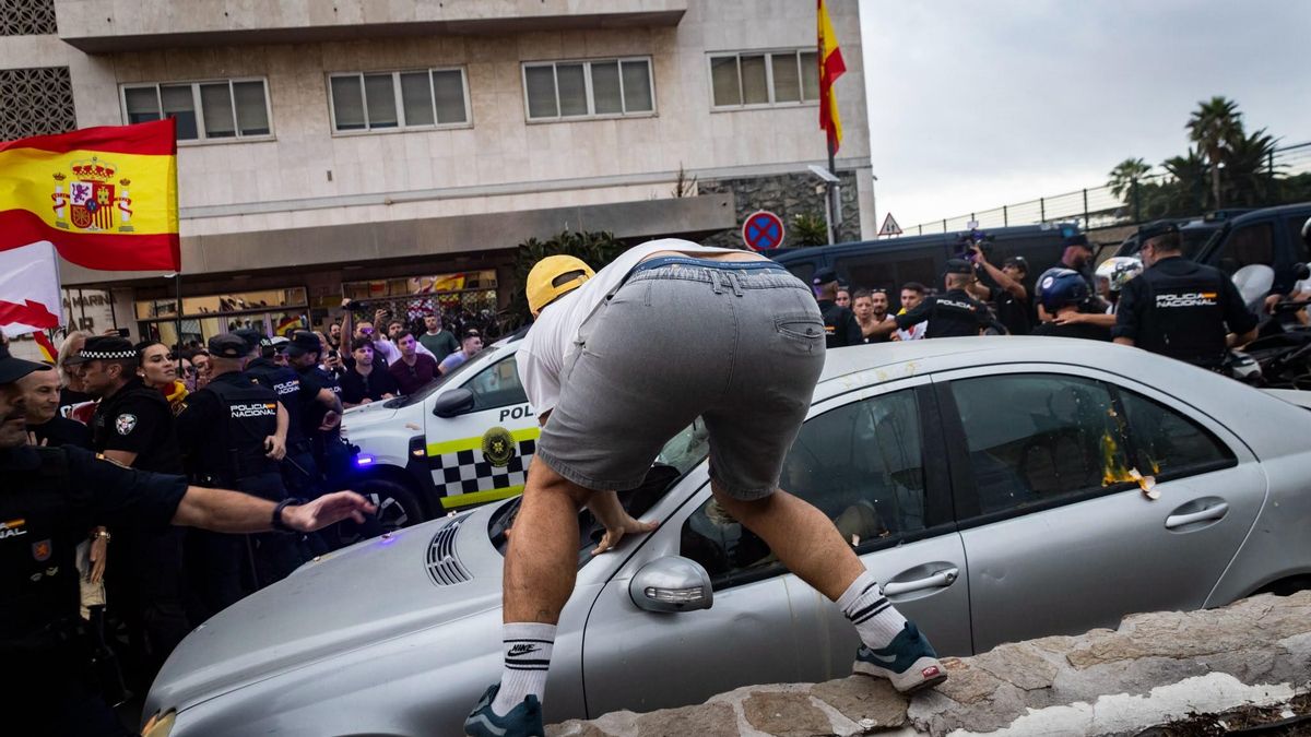 Un vecino ceutí retira con violencia el parabrisas del coche de la diputada Julia Ferreras de Ceuta YA.