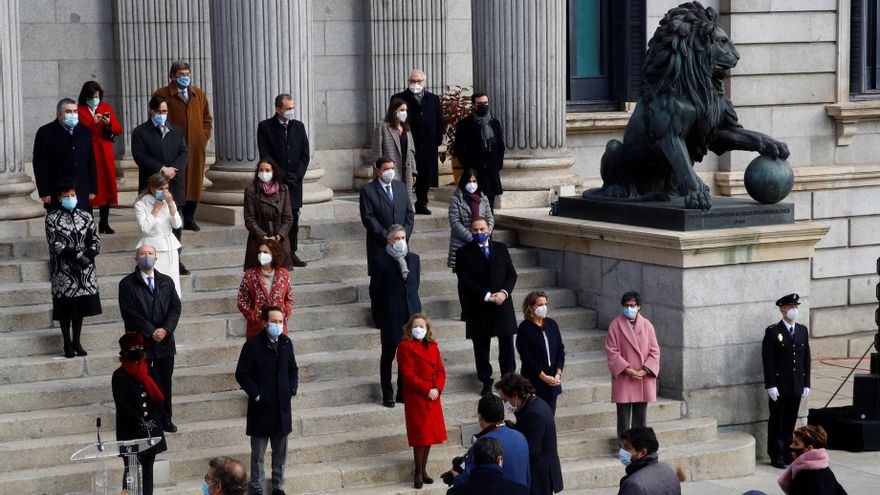 Podemos dice que el rey regulariza sus cuentas porque "le han pillado" y Casado lo enmarca en la vida privada