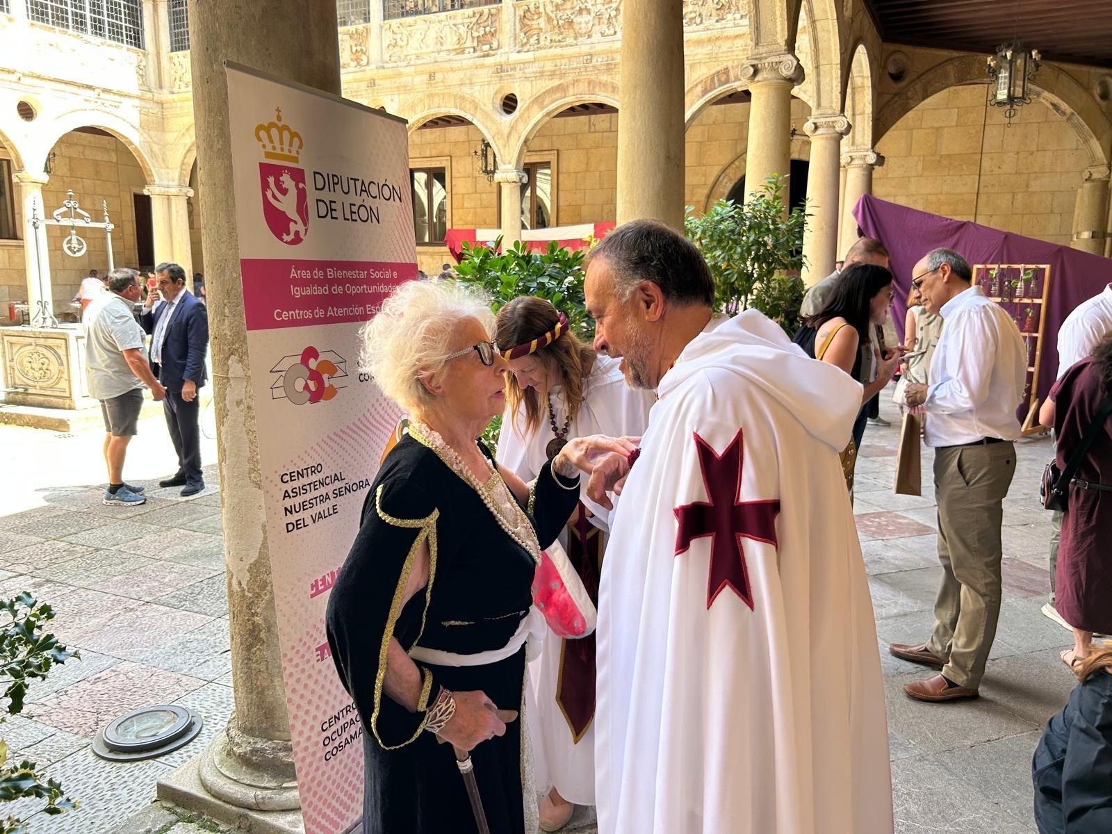 Feria Medieval de los Centros Sociales de la Diputación en el Palacio de los Guzmanes