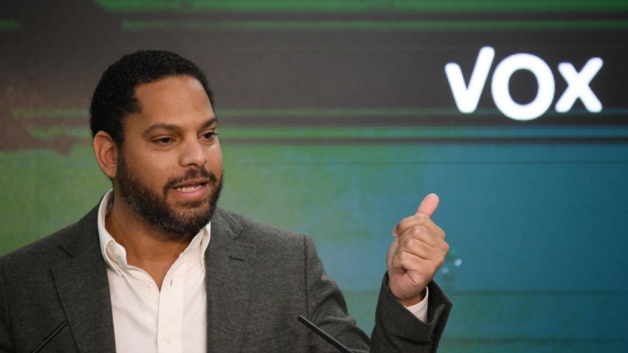 El secretario general de Vox, Ignacio Garriga, durante una rueda de prensa posterior a la reunión del Comité de Acción Política de VOX, en la sede del partido.