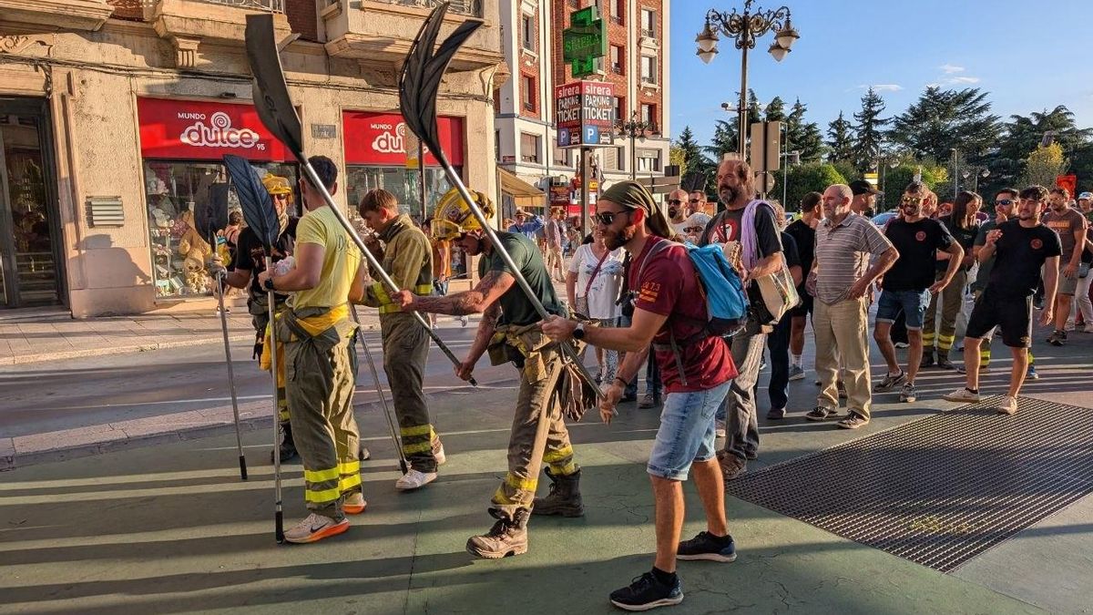 Manifestación 'Nuestra tierra vuelve a arder' en León