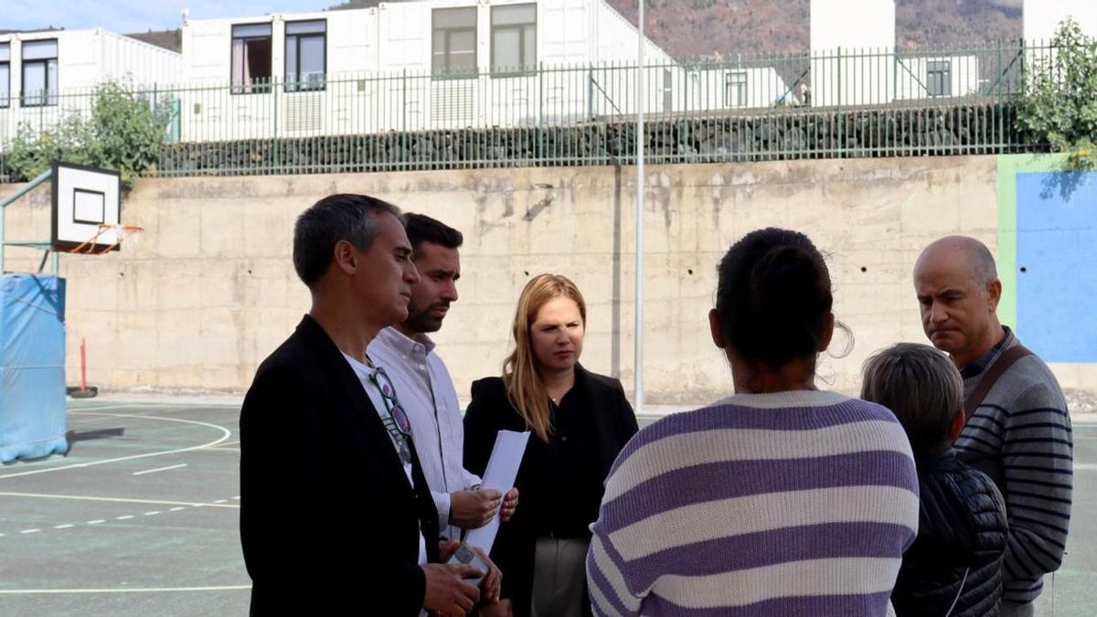 Javier Llamas se reunión con responsables de Educación.