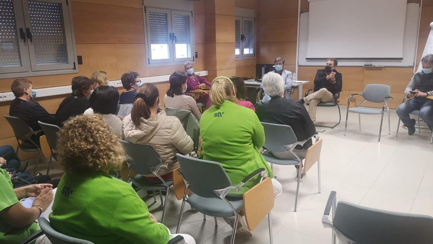 Asamblea del sector de la Limpieza en un colegio de Cuenca