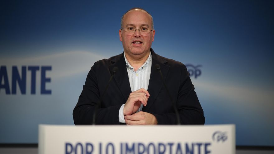 Archivo - El secretario general del PP, Miguel Tellado, ofrece una rueda de prensa tras la noche electoral en la sede nacional del PP, a 8 de febrero de 2026, en Madrid (España).