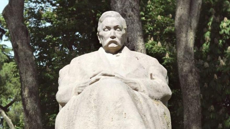 Momumento al escritor Pérez Galdos en los Jardines de Cecilio Rodríguez en el madrileño Parque del Retiro.