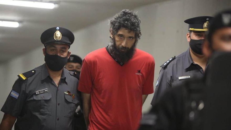 Mendoza: desalojaron de la sala de audiencias al "hombre gato", acusado de asesinar a su madre y a su tía, porque no dejaba de "maullar"