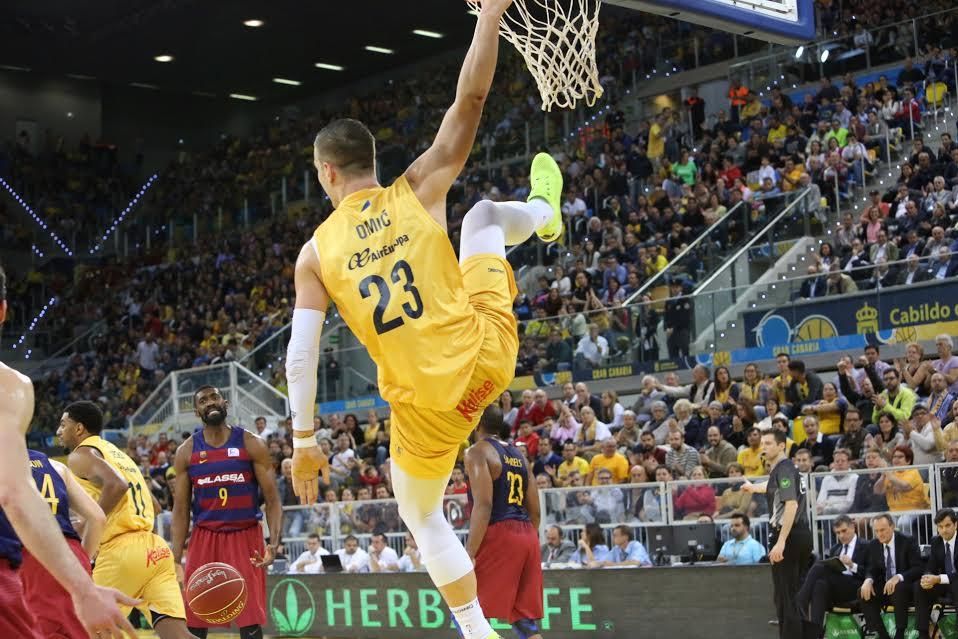 Partido entre el Gran Canaria y el FC Barcelona. (ALEJANDRO RAMOS)