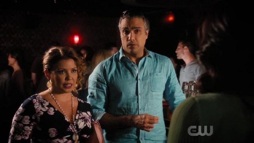 'Jane The Virgin' - Rogelio (Jaime Camil) y Darci (Justina Machado)