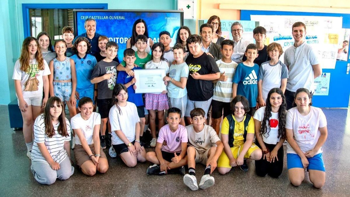 Los 'jóvenes detectives' del agua de València.