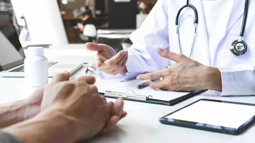 Tras el DNU de Milei, las facturas de medicina prepaga ya llegan con aumentos de 40%