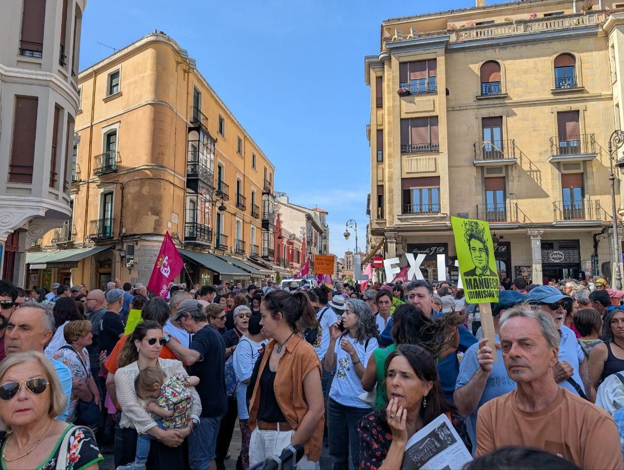 Protesta en León contra la gestión de la Junta de los incendios forestales de este verano.