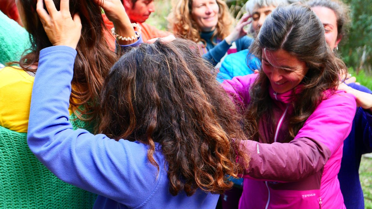 Una de las dinámicas grupales de los cursos de Heike Freire. La autora también ha dirigido las revistas Cuadernos de Pedagogía y Mente Sana