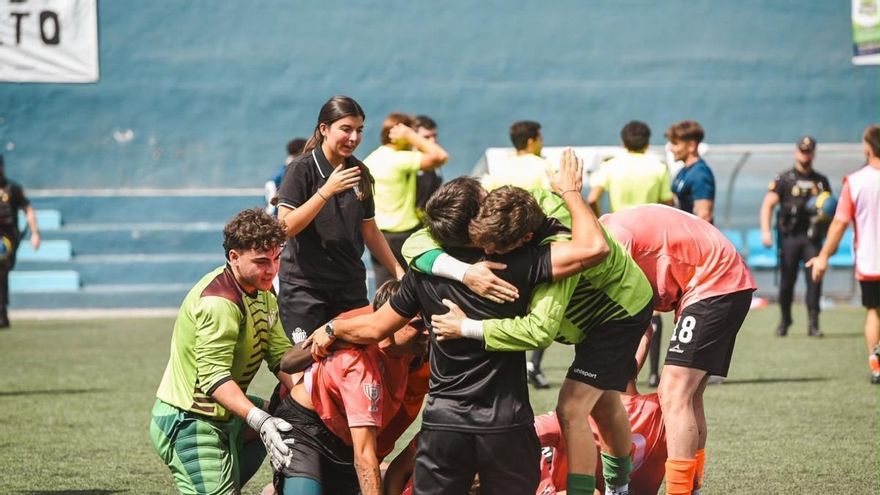 La odisea copera del Sporting Hortaleza: el fútbol de barro madrileño se planta ante el Sevilla pese a un bus apedreado