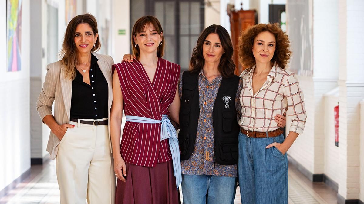 Lucía Jiménez, Leonor Watling, Paz Vega y Silvia Abascal, en el set de 'Cabeza Alta'