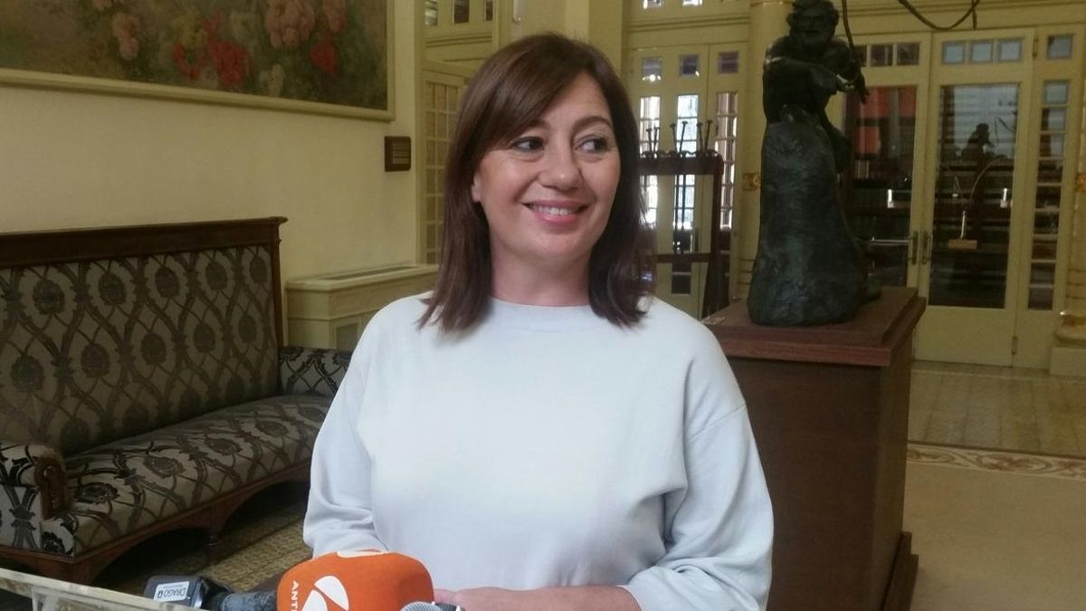 Armengol duda de que Sánchez sea la persona adecuada para liderar el PSOE y cree que debería apoyar a Patxi López