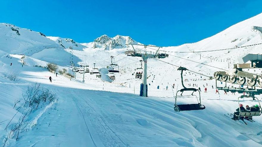 El primer fin de semana de la temporada atrae a 4.120 esquiadores a San Isidro