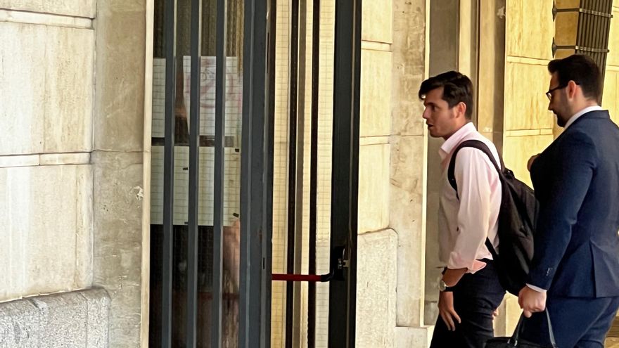 La jueza llama a declarar al ultra Vito Quiles como investigado por difamar al secretario general de Facua