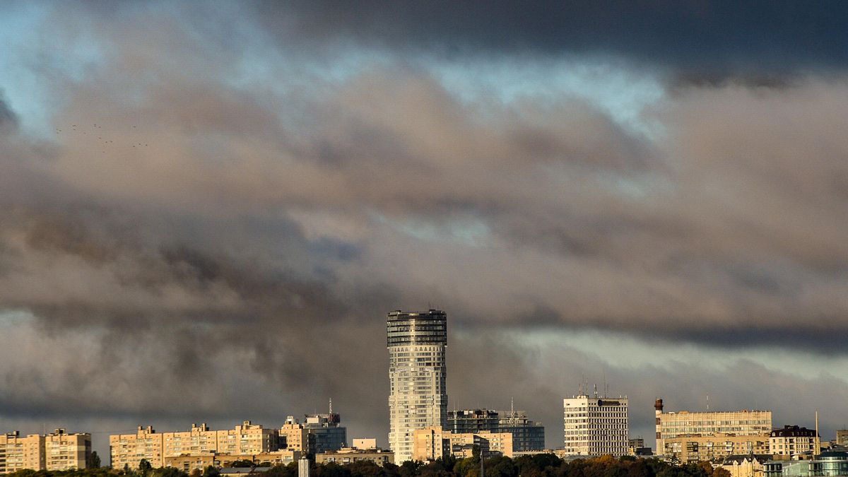 Nubes sobre la capital ucraniana tras un ataque con misiles rusos.