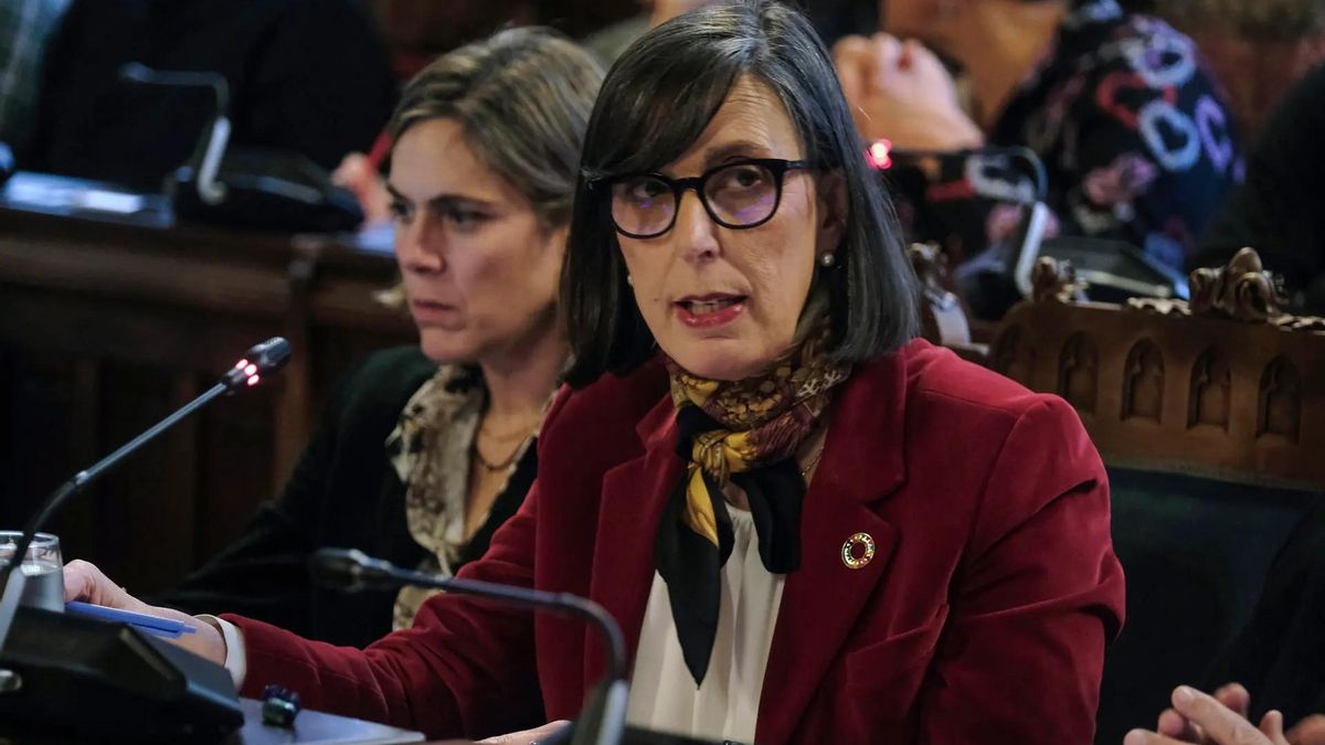 La presidenta de la Autoridad Portuaria de Gijón no sopesa dimitir por el accidente mortal en la mina de Zarréu