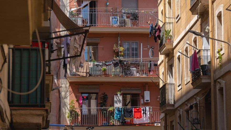 La compraventa de viviendas cae por tercer mes consecutivo arrastrada por el freno en vivienda nueva
