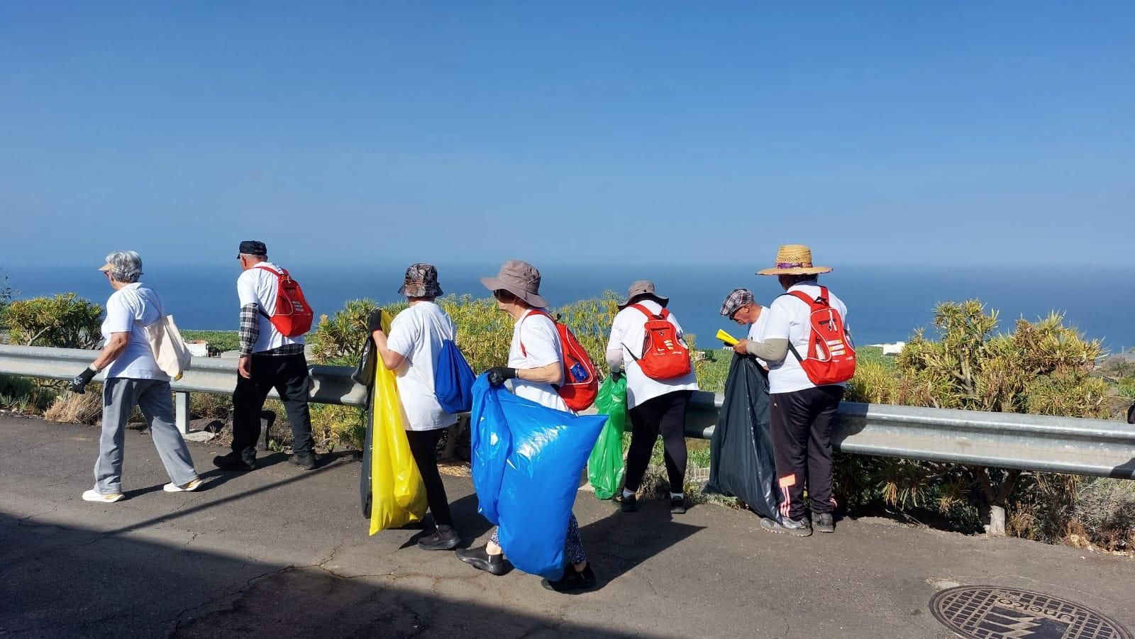 ‘Somos una ola’ retira 367 kilos de residuos de la Montaña la Rosa de Los Llanos de Aridane.