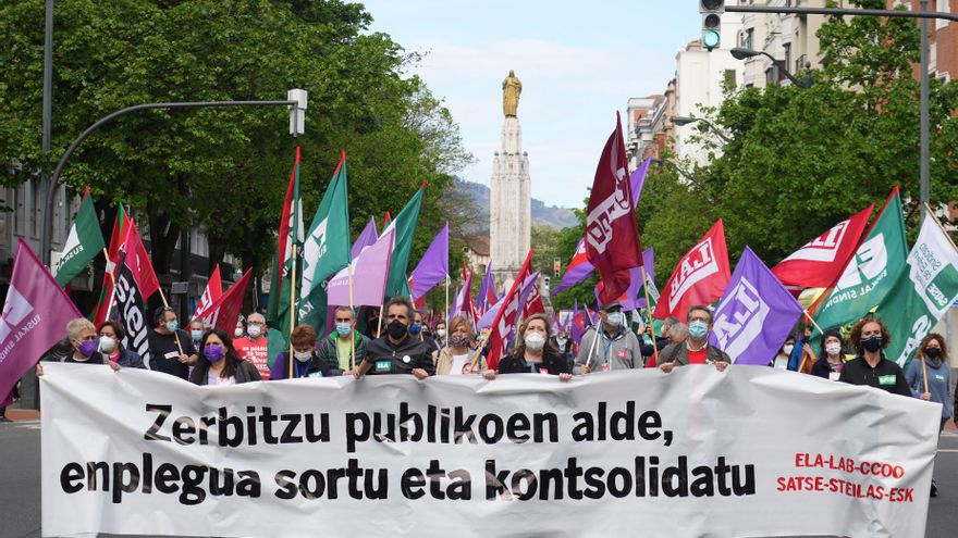 Sindicatos de la Administración Pública se manifiestan por Bilbao durante la jornada de huelga