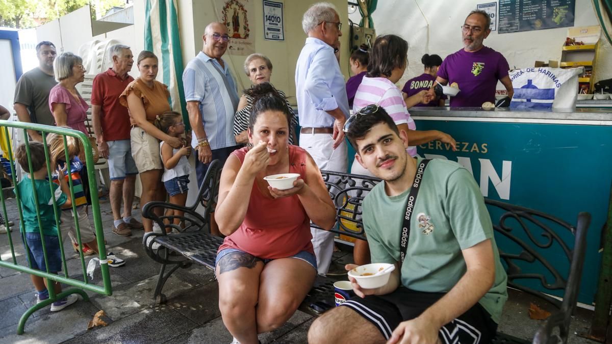 Salmorejá y ambiente en la Velá el día de la Fuensanta