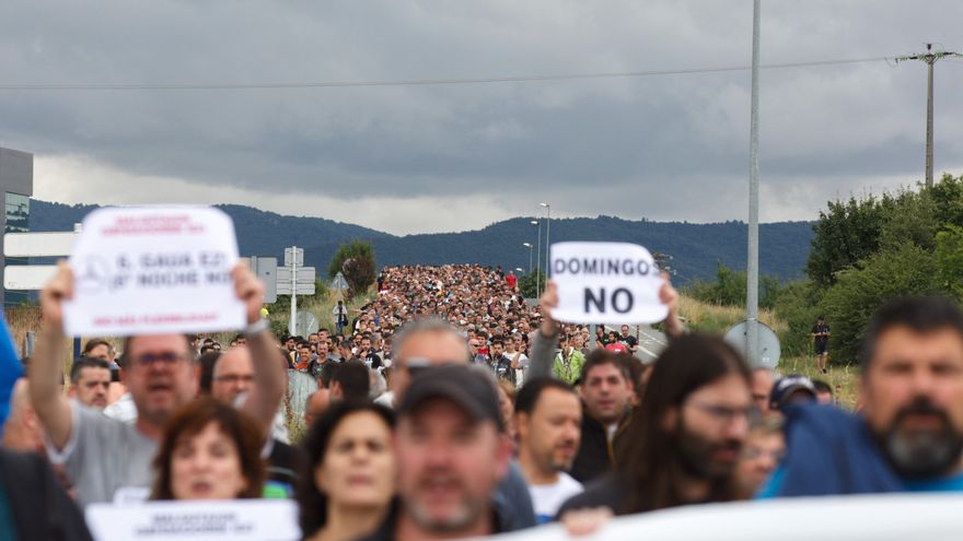 Los sindicatos celebran una huelga “histórica” en Mercedes-Benz, la mayor empresa de Euskadi