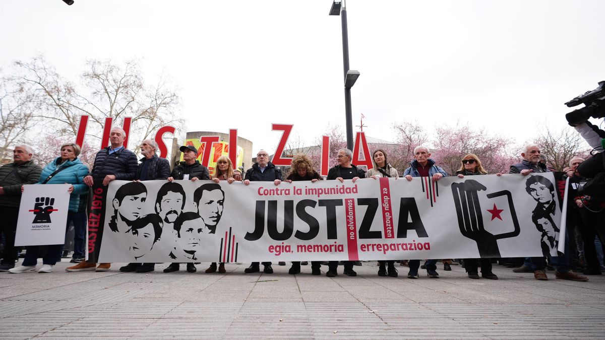 Vitoria clama justicia por las víctimas de la masacre del 3 de marzo de 1976 con una miríada de homenajes