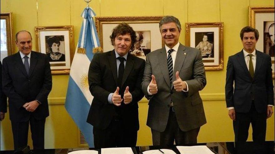 Milei y Jorge Macri sellaron el acuerdo para traspasar a CABA 31 líneas de colectivos y por ahora no sube el precio de los boletos
