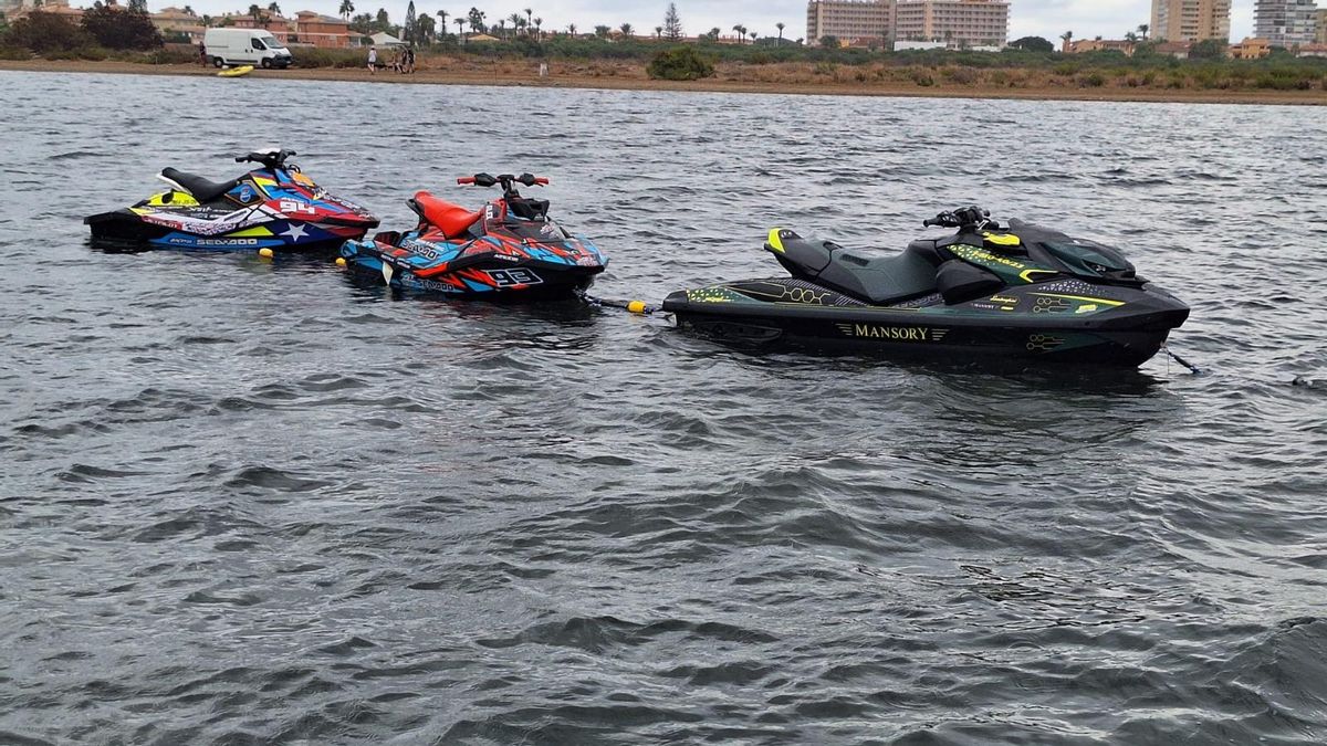 Motos acuáticas utilizadas en la concentración