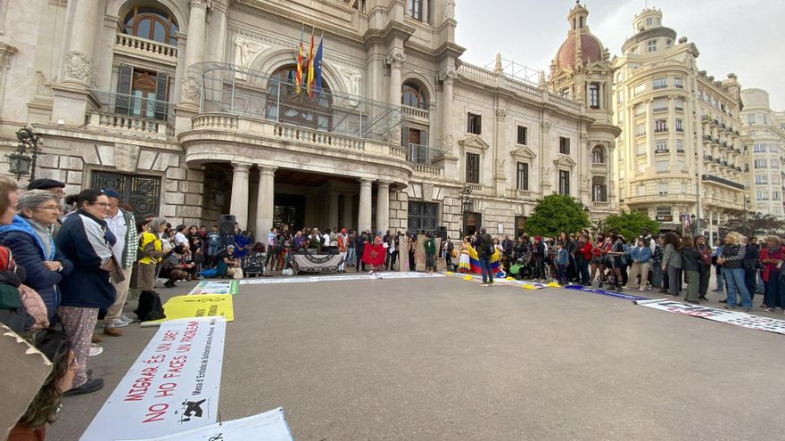 Primer peaje de Vox al PP en plena negociación por la Generalitat: trabas a los migrantes para obtener la Renta Valenciana de Inclusión