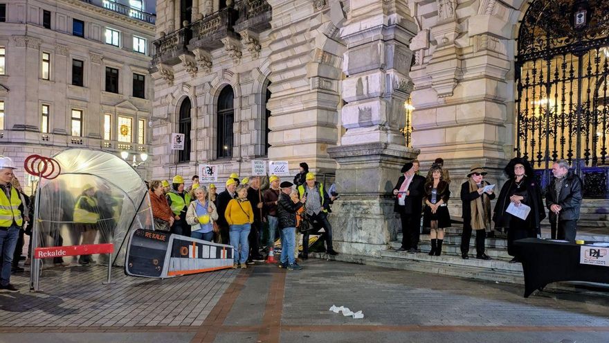 Vecinos de Rekalde claman contra el retraso de la llegada del metro a su barrio: "¿Por qué el Guggenheim de Urdaibai sí y la línea 4 no?