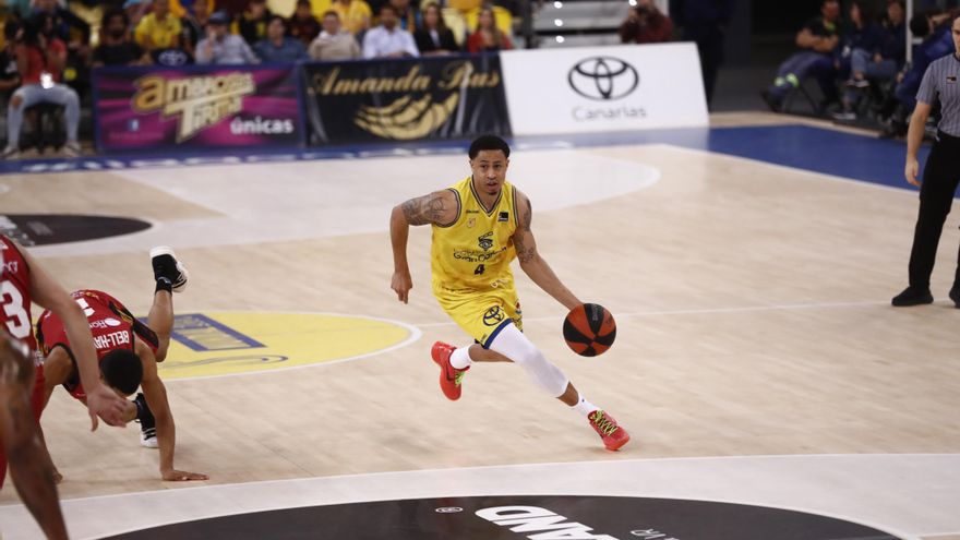 El Granca logra un triunfo contundente ante Casademont Zaragoza