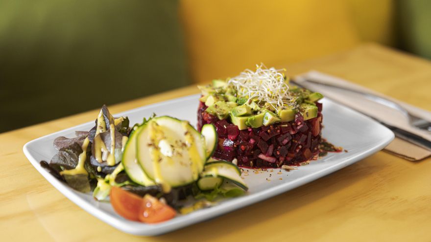 Tres tipos de tartar con aguacate para una cena de verano rápida, nutritiva y saludable