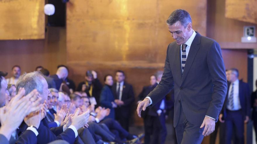 Pedro Sánchez tras intervenir durante la clausura el Congreso Nacional de Industria.