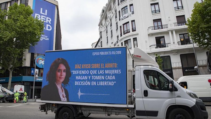 Uno de los vehículos de HO contra la candidata del PP