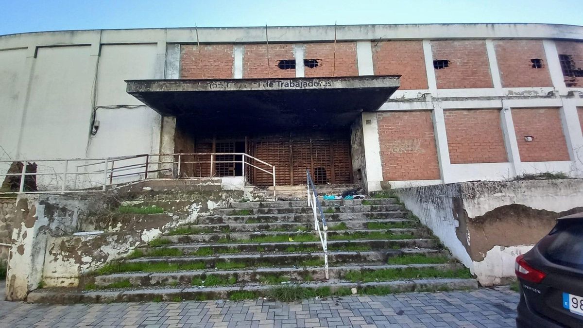 La Junta anuncia que derribará el antiguo edificio de la UGT de la calle Marbella