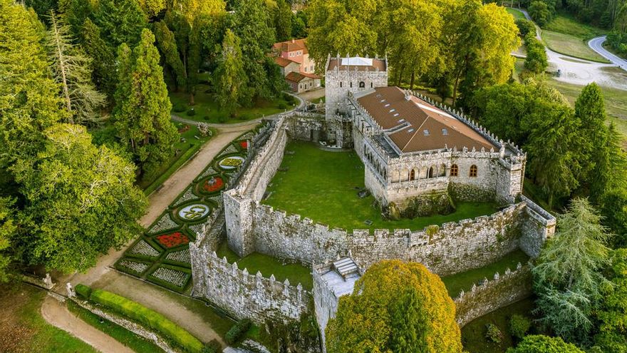 El castillo medieval lleno de historia y leyendas que alberga un jardín único en España