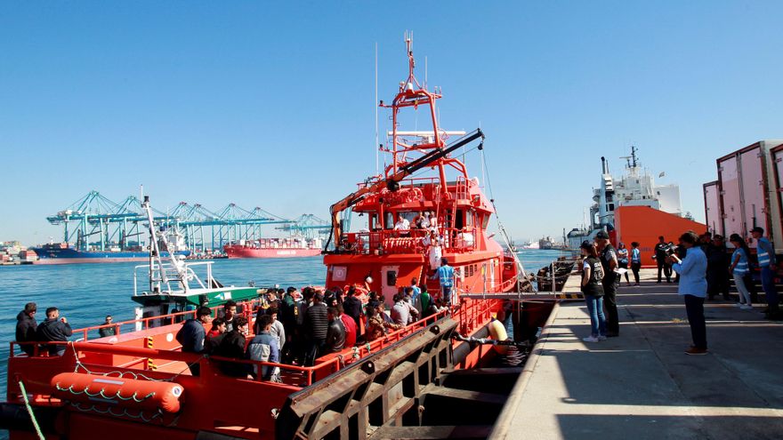 A prisión un gibraltareño detenido en Estrecho con 15 inmigrantes en un barco
