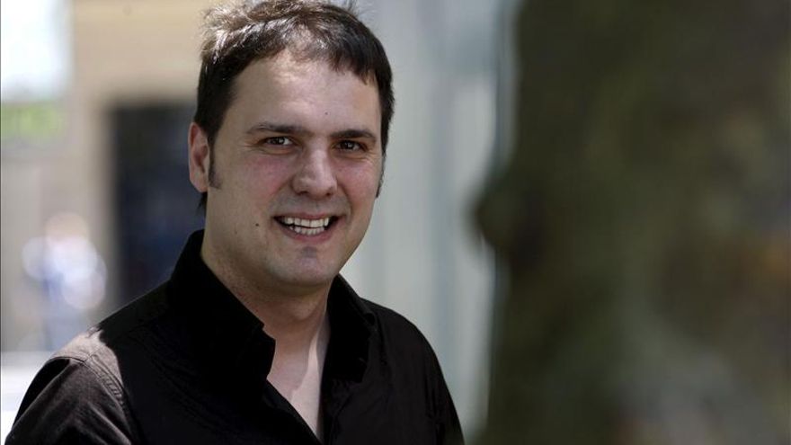 "El escritor tiene que ser ahora mucho más humano y humilde"