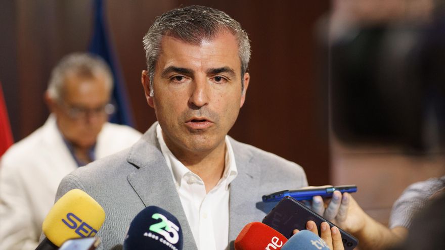 Domínguez (PP) olvida el rechazo de su partido a la gratuidad de las guaguas y carga toda la culpa al Gobierno central