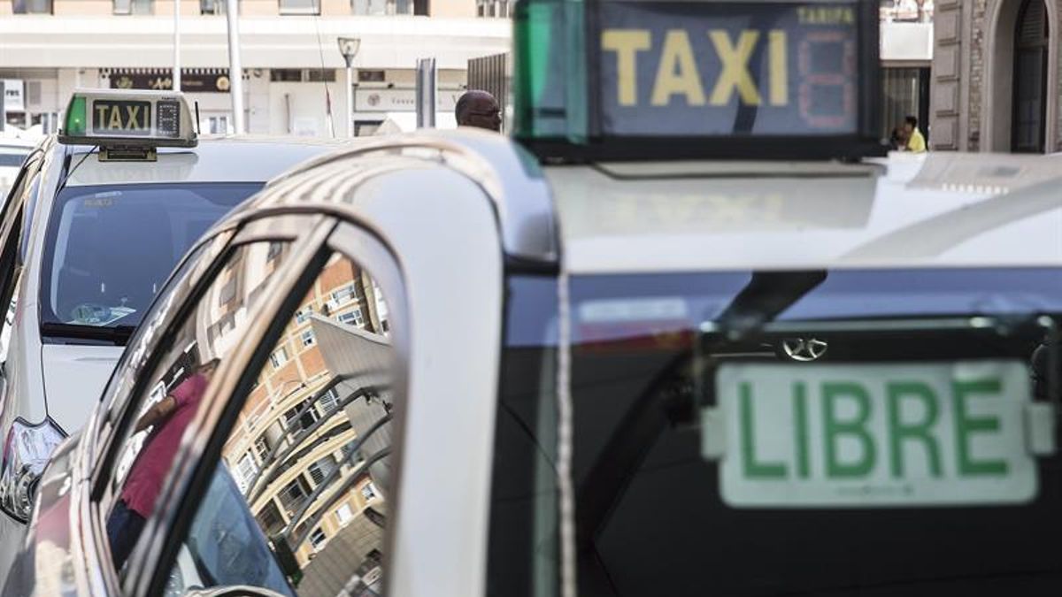 El Govern espera establir els llindars màxims de taxis i VTC per illes a finals del 2025 o principis del 2026